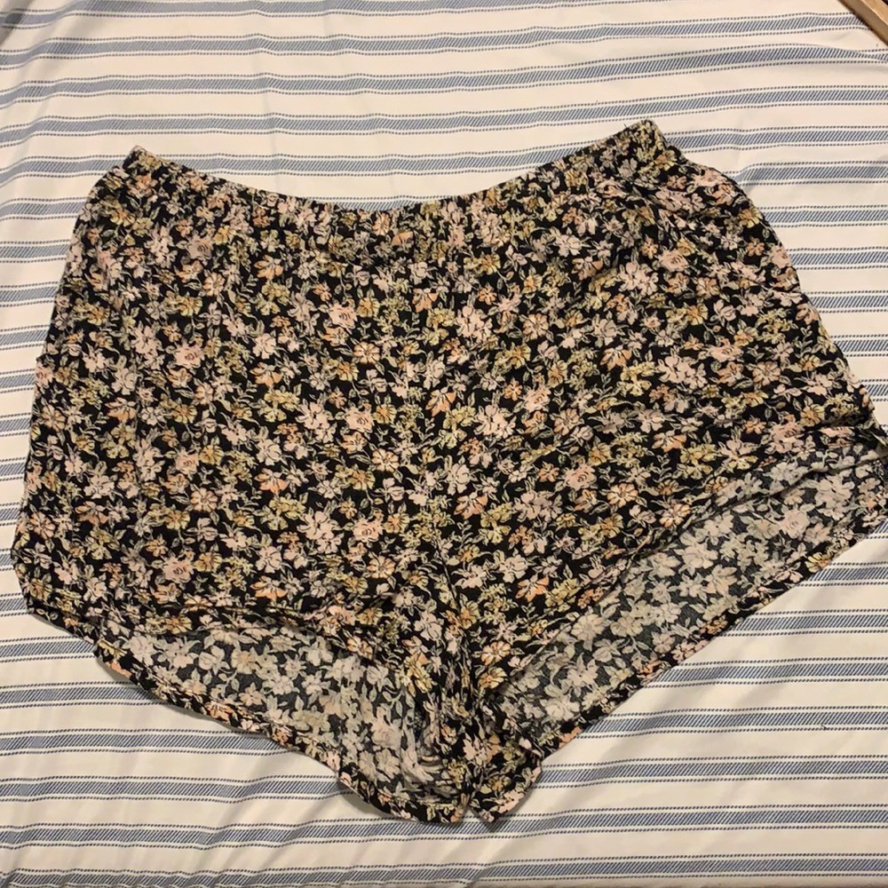 Floral light-weight shorts